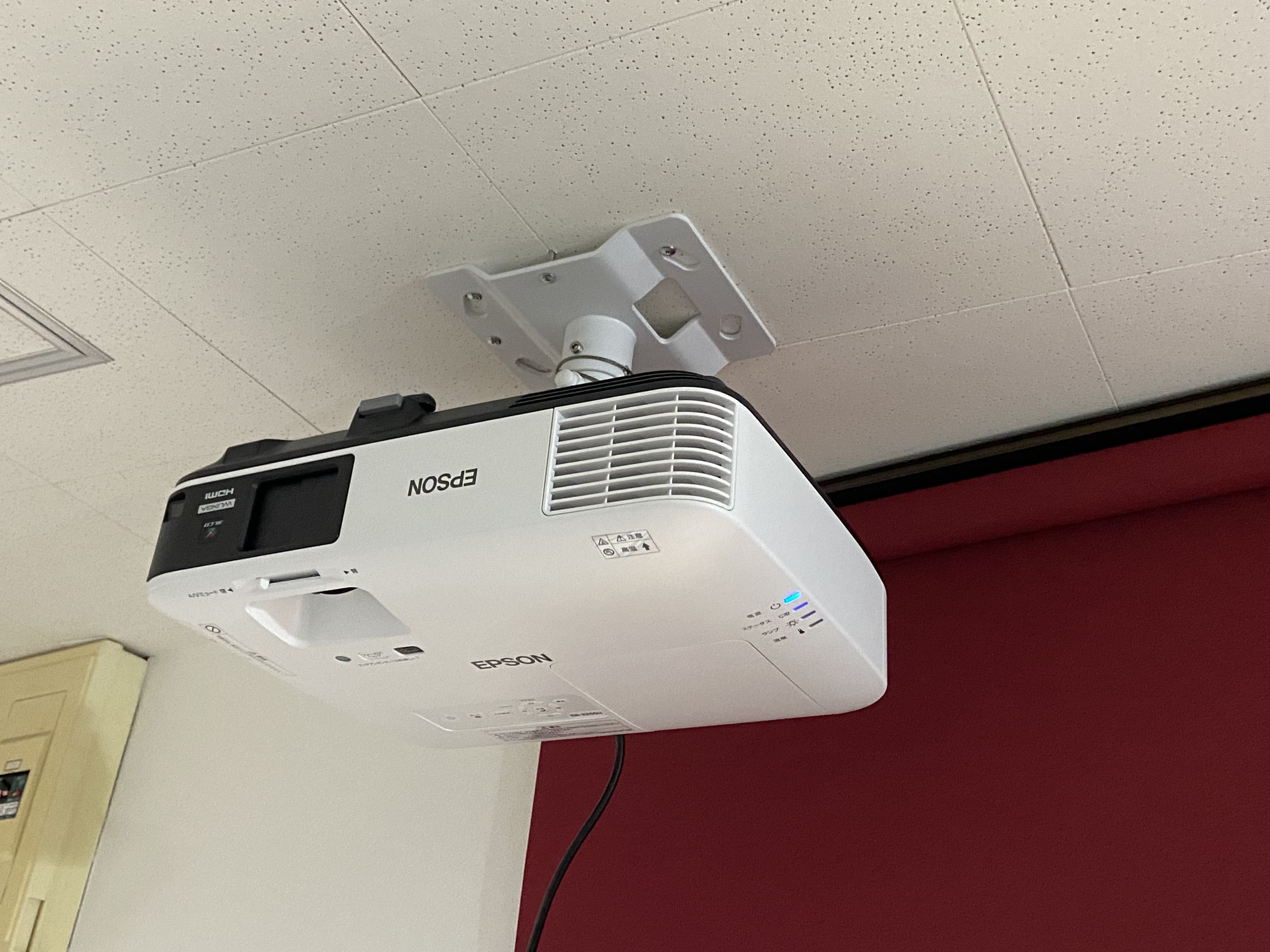 プロジェクター&スクリーン